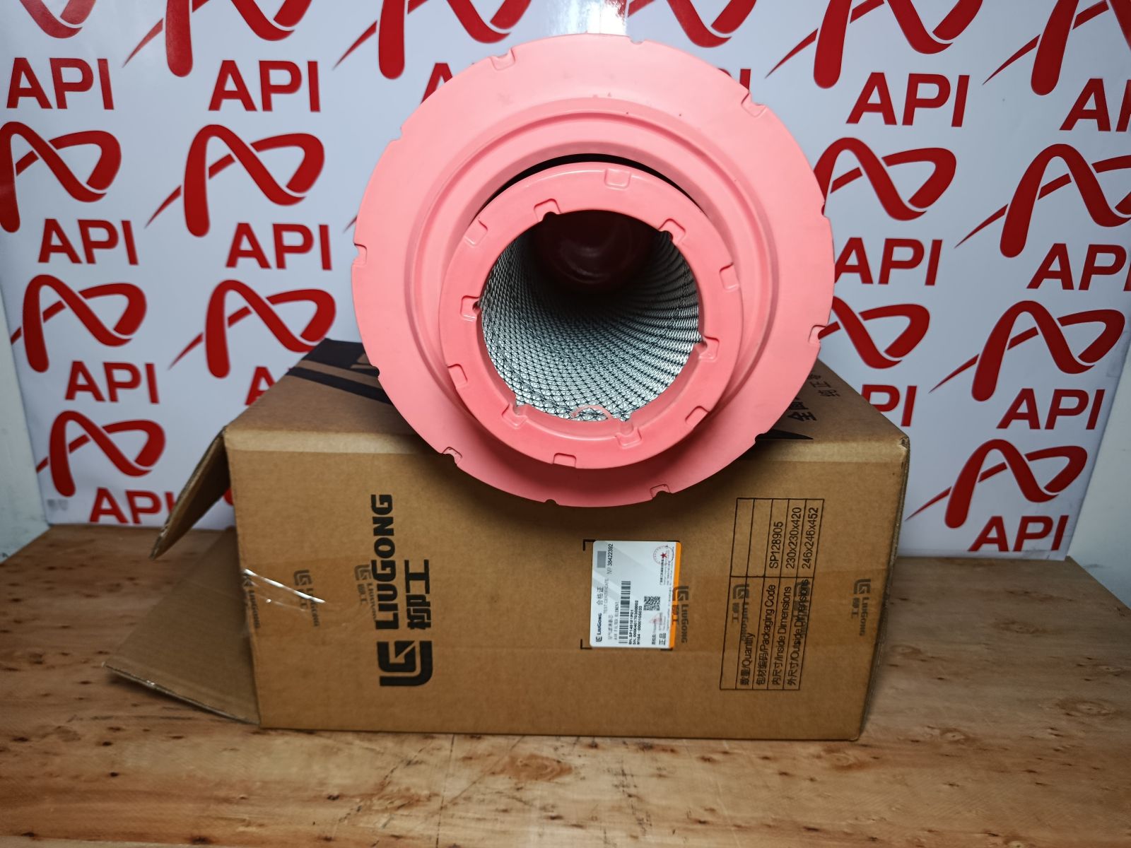 Hướng dẫn thay lọc gió xe xúc Liugong CLG835H đúng kỹ thuật tại công trường