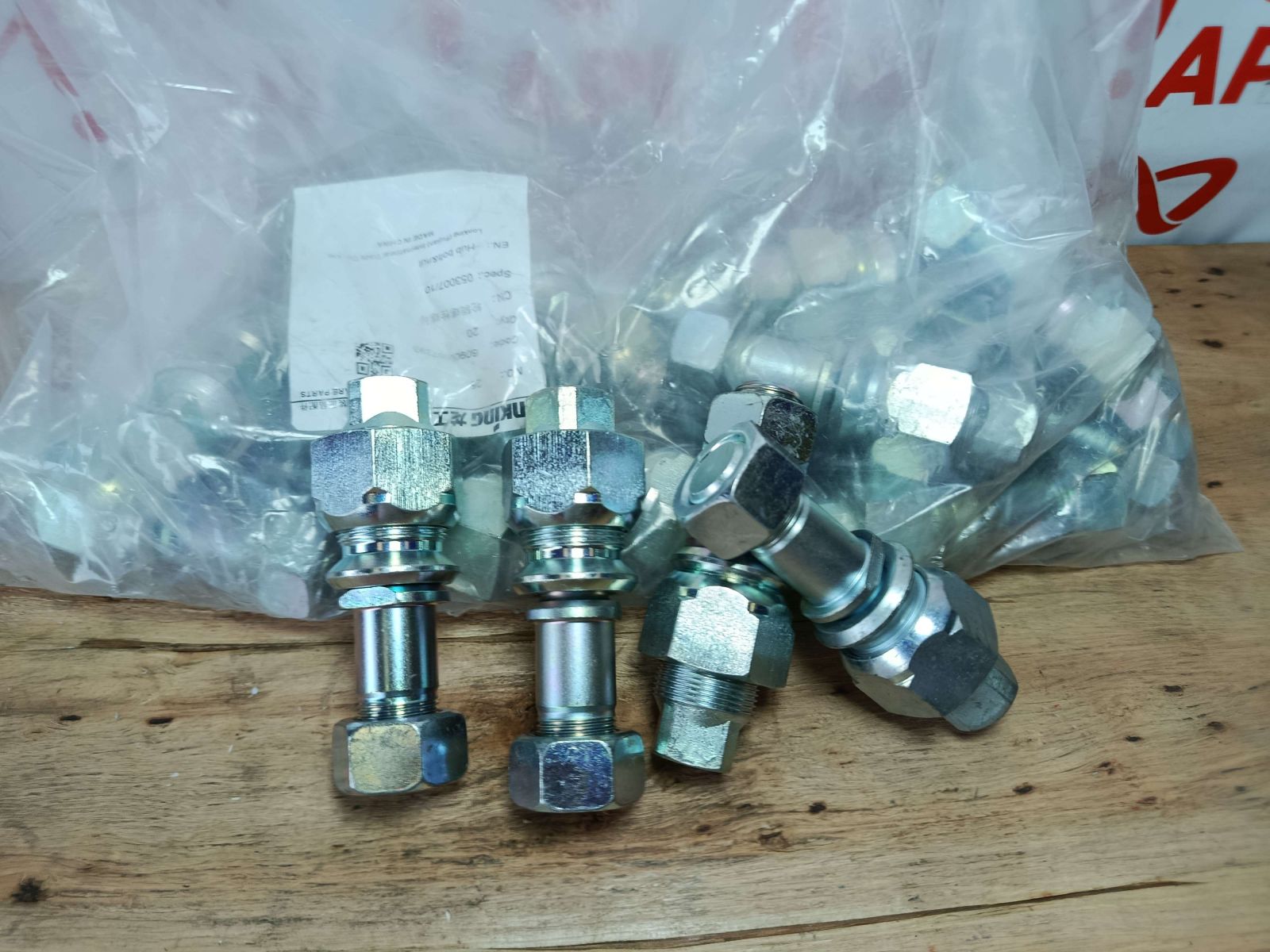 tắc kê bánh xe nâng