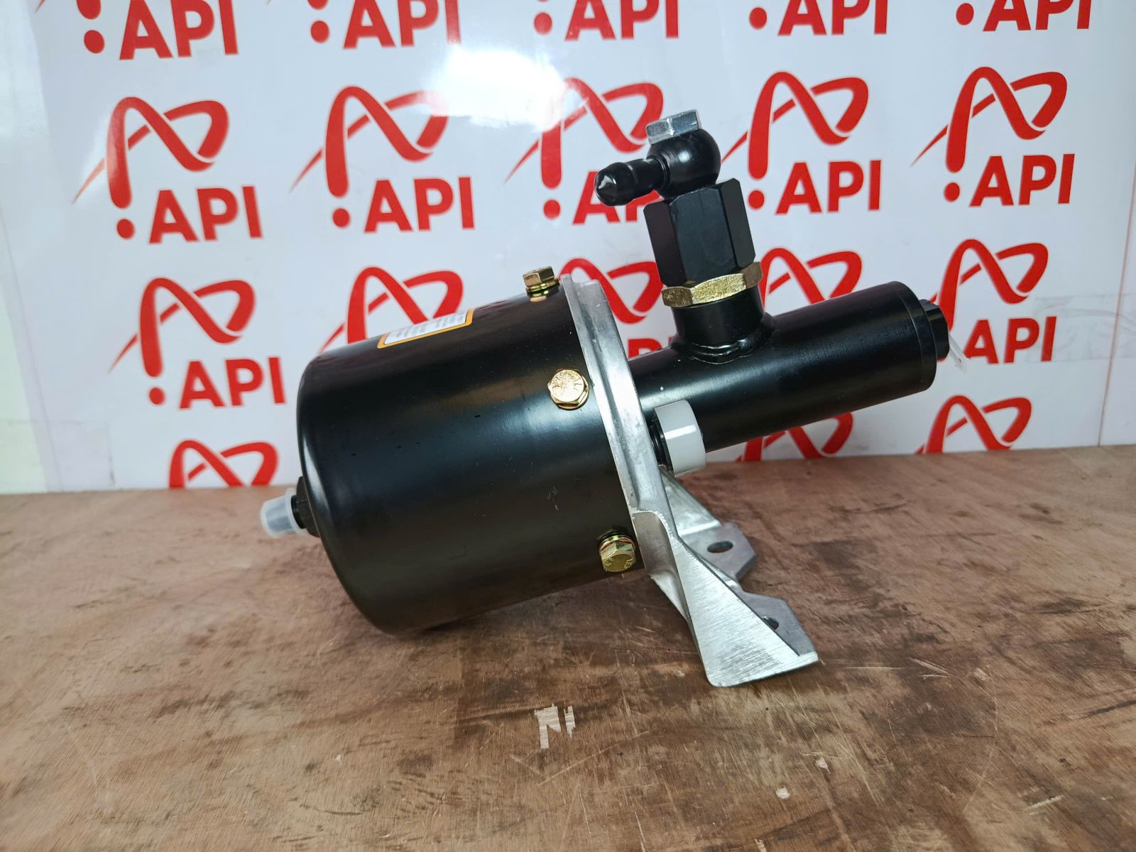 Tổng phanh xe xúc lonking LG833N