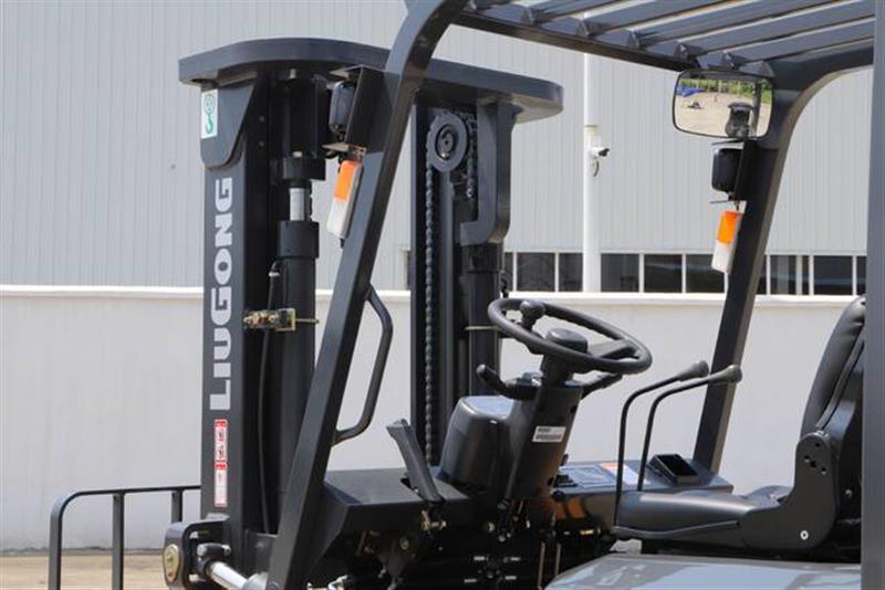 xe nâng dầu liugong 4 tấn