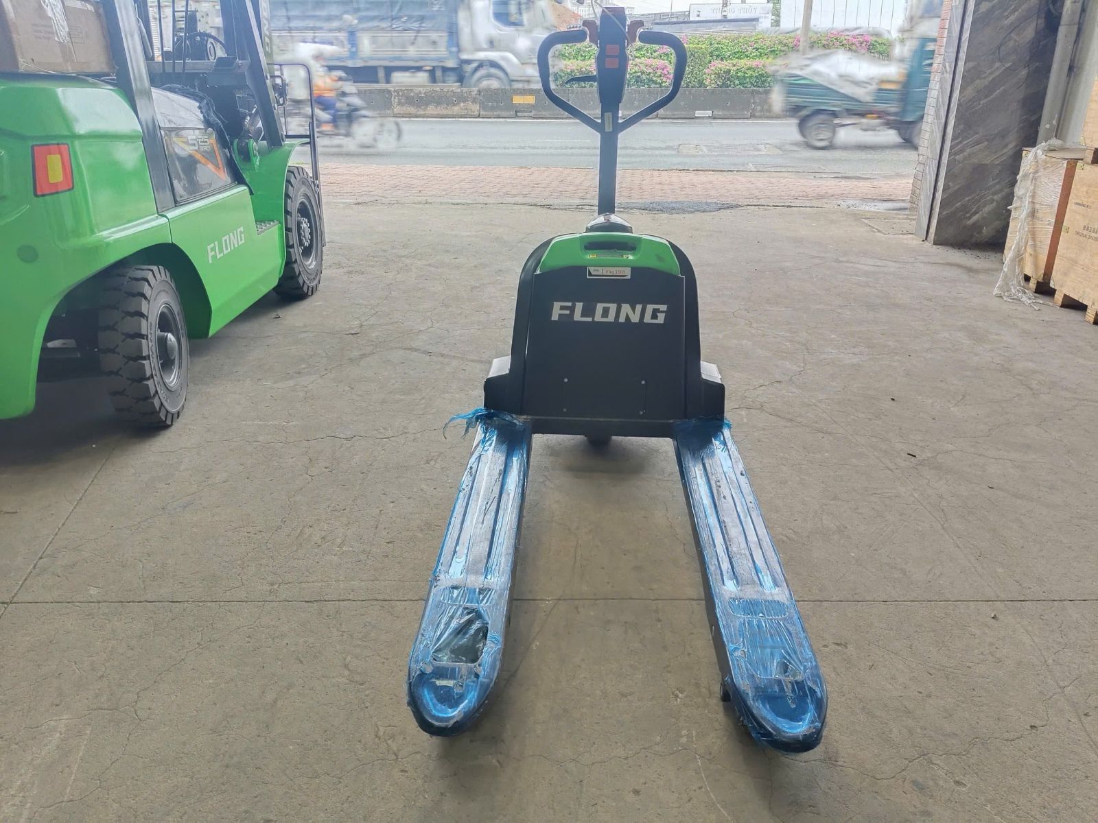 xe-nang-dien-pallet-truck-1,5-tan-1